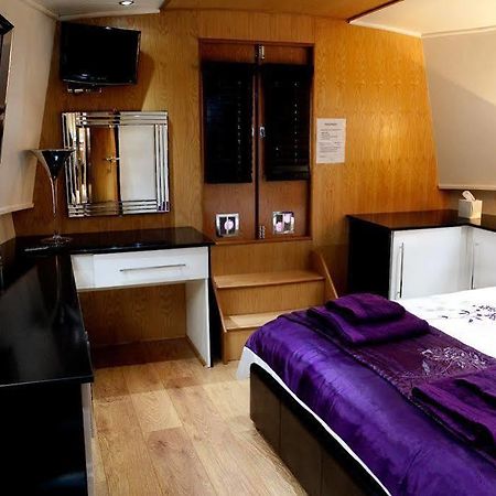 The Joker Boat Hotel Liverpool Exterior photo